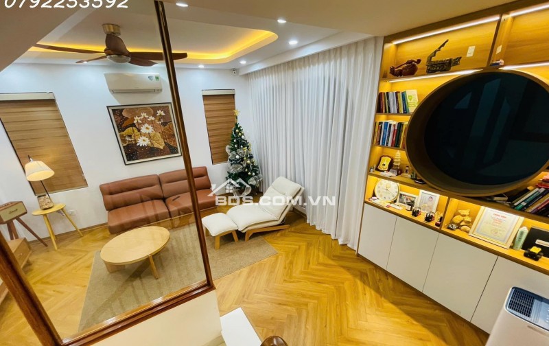 Bán Nhà Phố Trần Duy Hưng. Cầu Giấy. Diện Tích 30m. x6 Tầng. Mặt tiền 5.7m. Giá bán 14.8 tỷ.